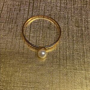 Vintage salt water Pearl Accent Ring - Classic Women's Jewelry